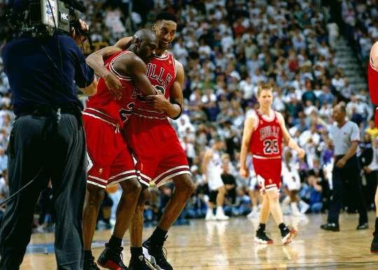  拉文扣篮盛宴公牛加时险胜篮网保留季后赛希望